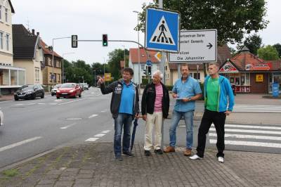 AK Bau besichtigt Innenstadtbereich  - Der Kreuzungsbereich am Imbiss ist das Nadelöhr in Wunstorf. Hier sehen die Unionspolitiker nach Fertigstellung der Umgehungsstraße Handlungsbedarf.